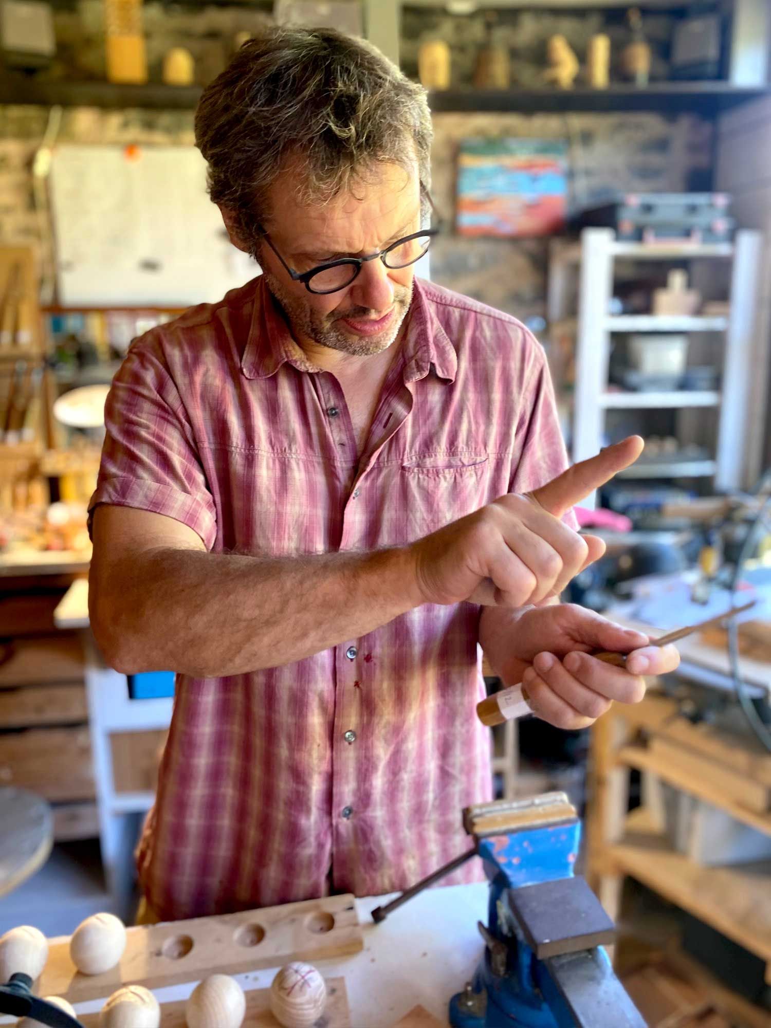 yves thebault, artiste sculpteur sur bois