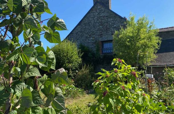 La maison d'hôtes au coeur d'un jardin au coeur de la campagne