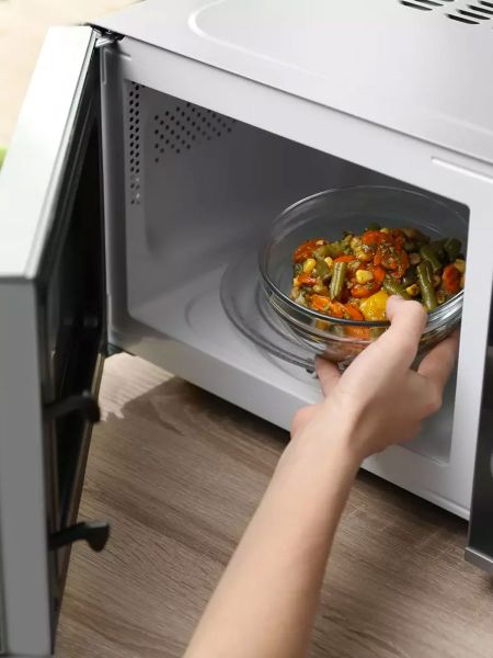 les voyageurs peuvent réchauffer leur diner