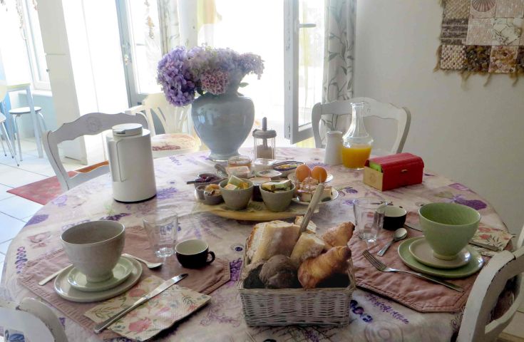 Petit déjeuner compris avec produits locaux et généreux