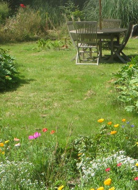déjeuner sur la pelouse au soleil ou à l'ombre